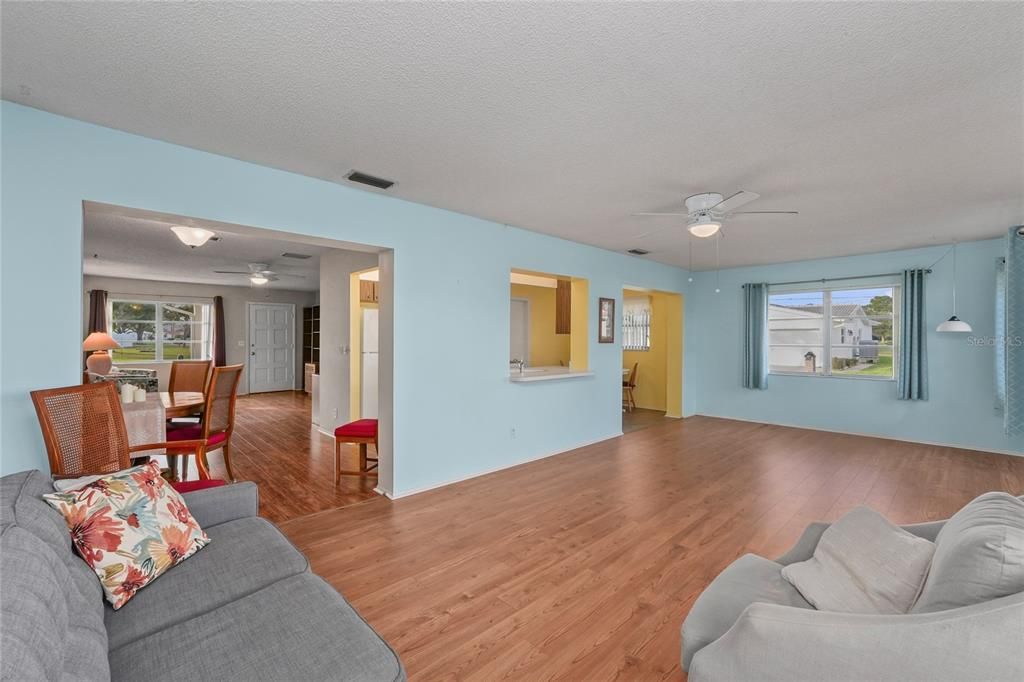 For Sale: $249,900 (2 beds, 2 baths, 1332 Square Feet)