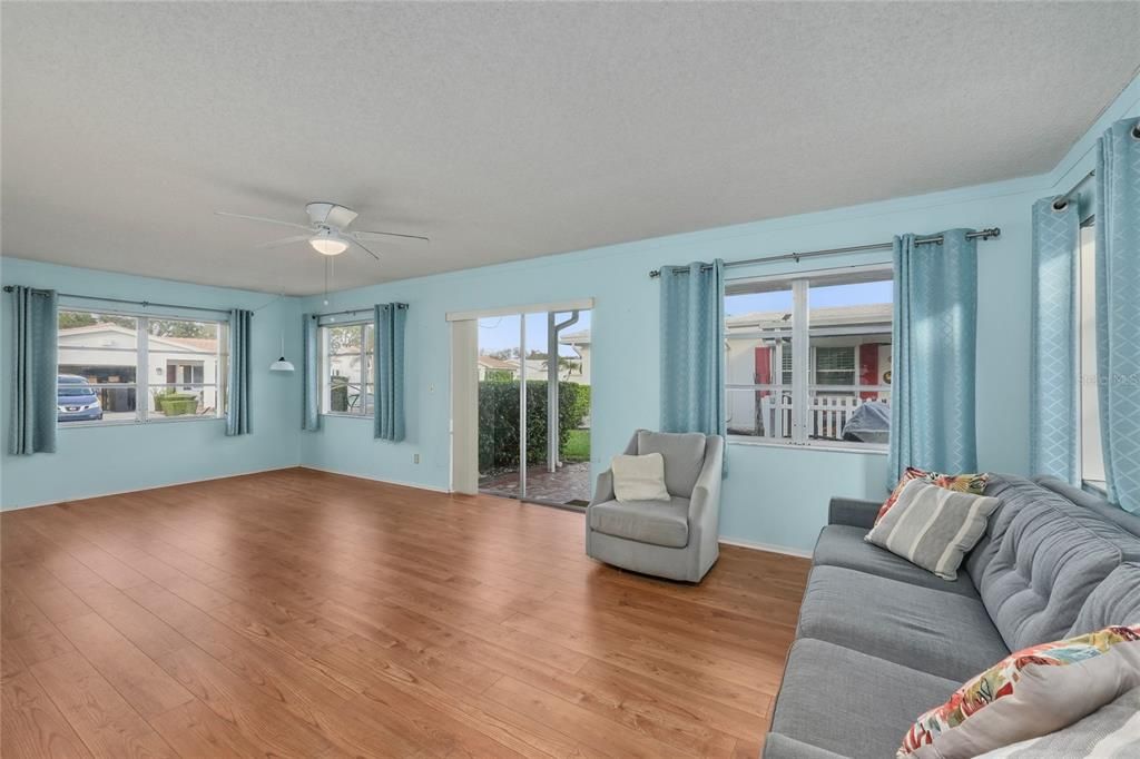 For Sale: $249,900 (2 beds, 2 baths, 1332 Square Feet)