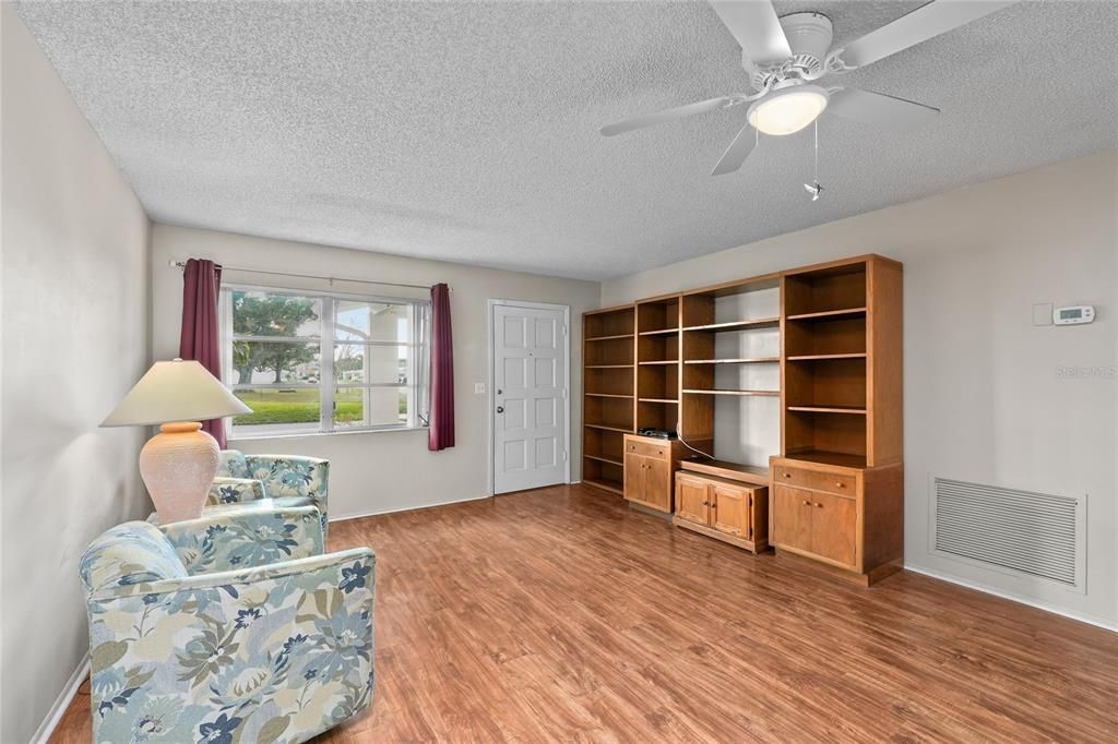 For Sale: $249,900 (2 beds, 2 baths, 1332 Square Feet)