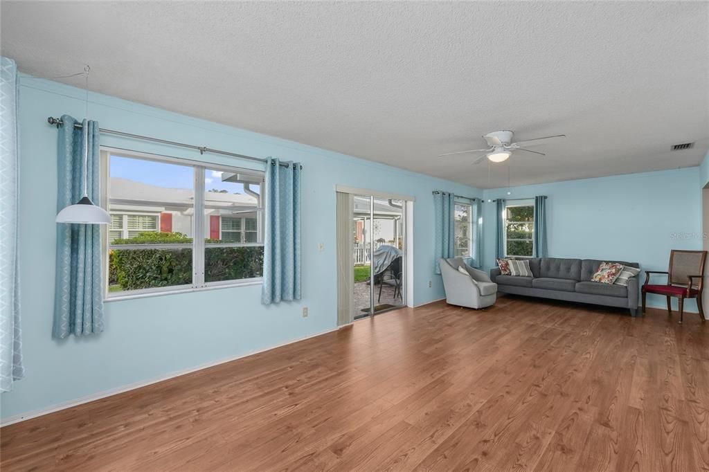 For Sale: $249,900 (2 beds, 2 baths, 1332 Square Feet)