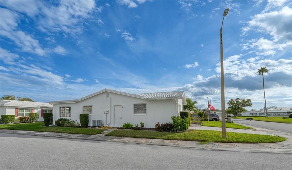 For Sale: $249,900 (2 beds, 2 baths, 1332 Square Feet)