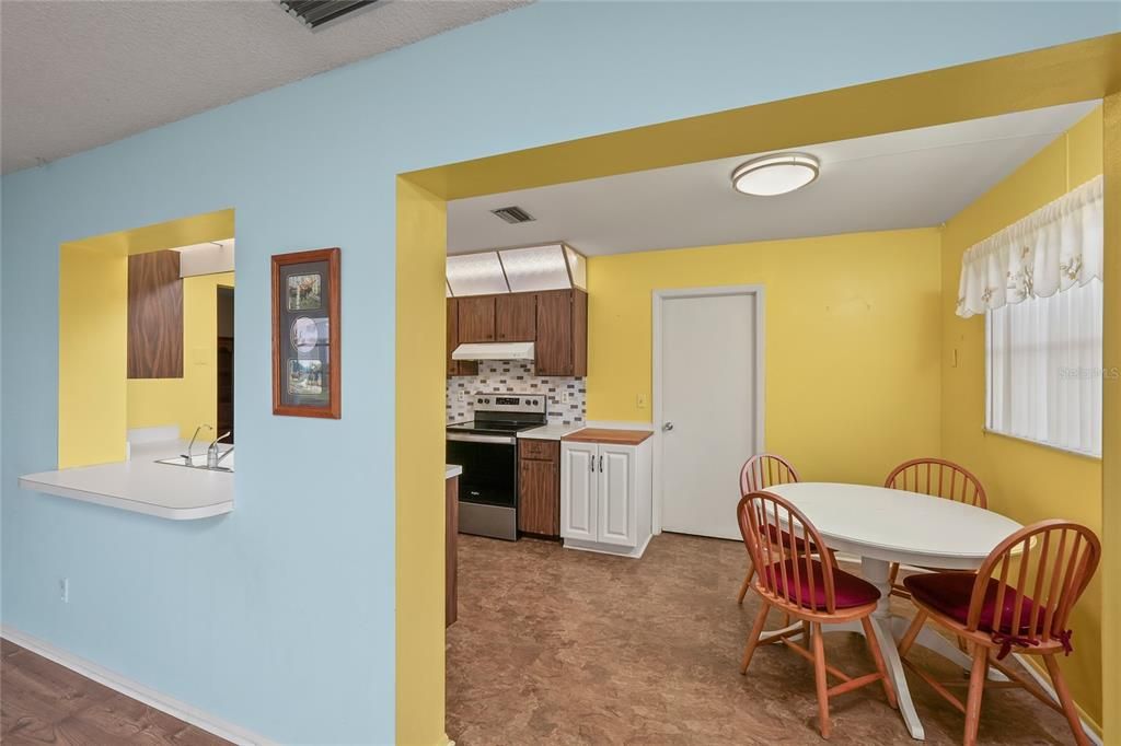 For Sale: $249,900 (2 beds, 2 baths, 1332 Square Feet)