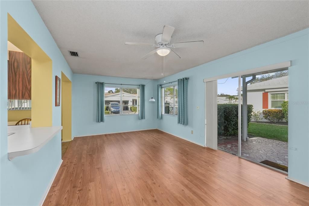 For Sale: $249,900 (2 beds, 2 baths, 1332 Square Feet)