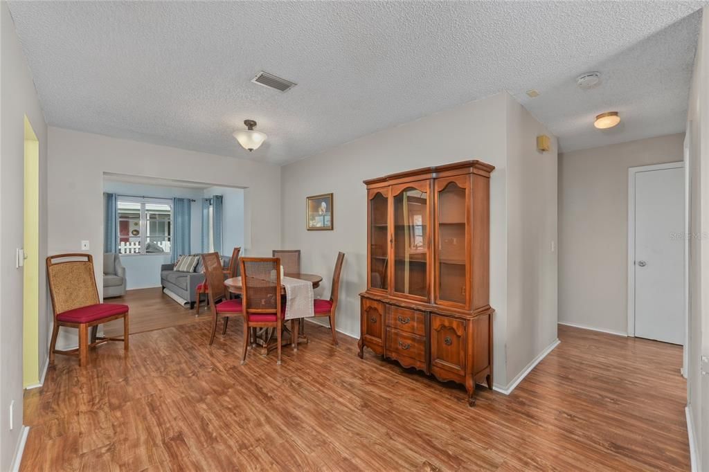 For Sale: $249,900 (2 beds, 2 baths, 1332 Square Feet)