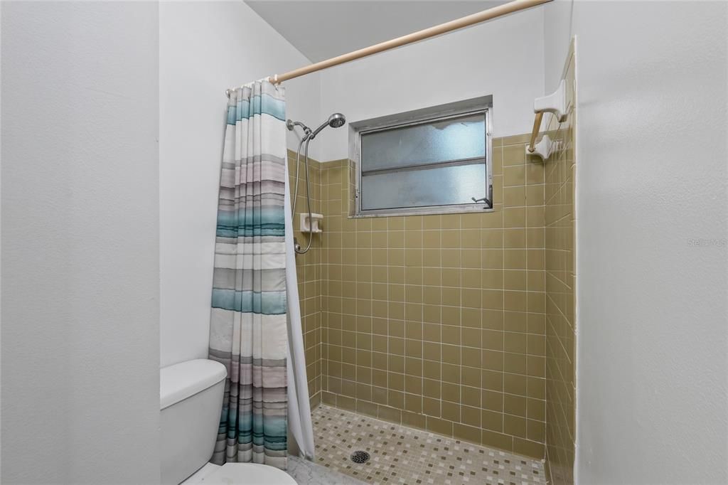 For Sale: $249,900 (2 beds, 2 baths, 1332 Square Feet)