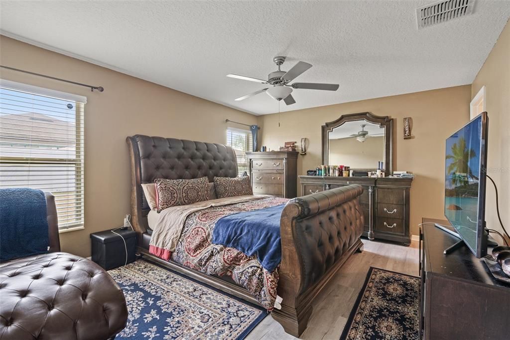 For Sale: $322,900 (4 beds, 2 baths, 1810 Square Feet)