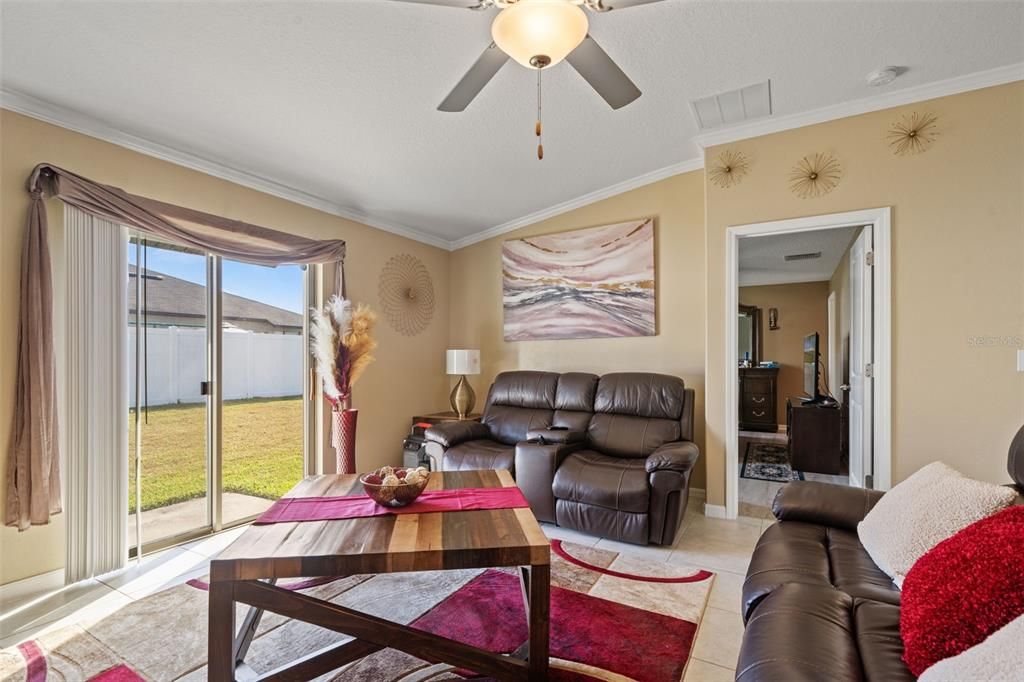 For Sale: $322,900 (4 beds, 2 baths, 1810 Square Feet)