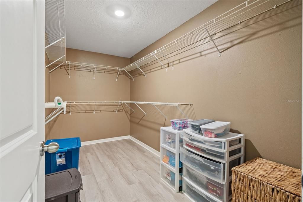 For Sale: $322,900 (4 beds, 2 baths, 1810 Square Feet)