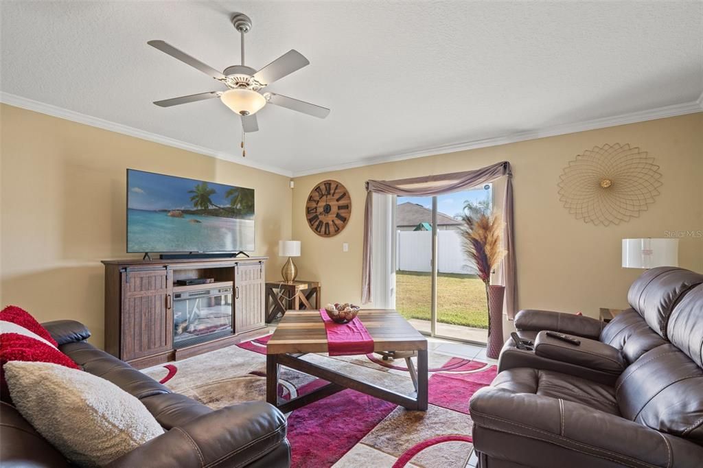 For Sale: $322,900 (4 beds, 2 baths, 1810 Square Feet)