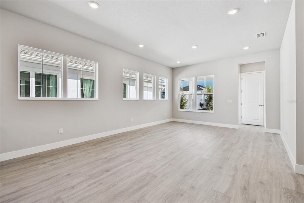 For Sale: $579,990 (3 beds, 2 baths, 1494 Square Feet)