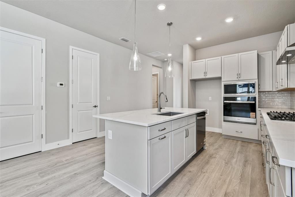 For Sale: $579,990 (3 beds, 2 baths, 1494 Square Feet)