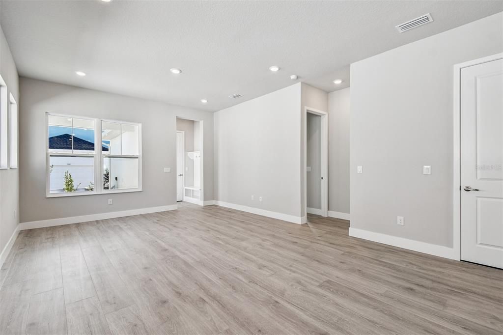 For Sale: $579,990 (3 beds, 2 baths, 1494 Square Feet)