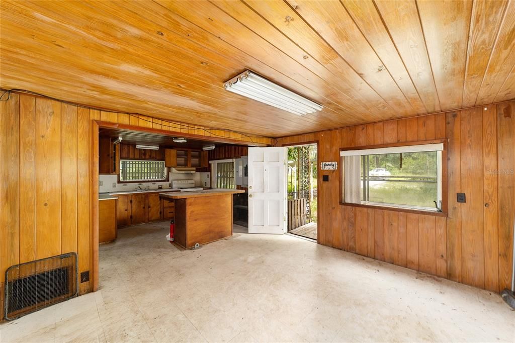 На продажу: $149,900 (3 спален, 2 ванн, 1248 Квадратных фут)