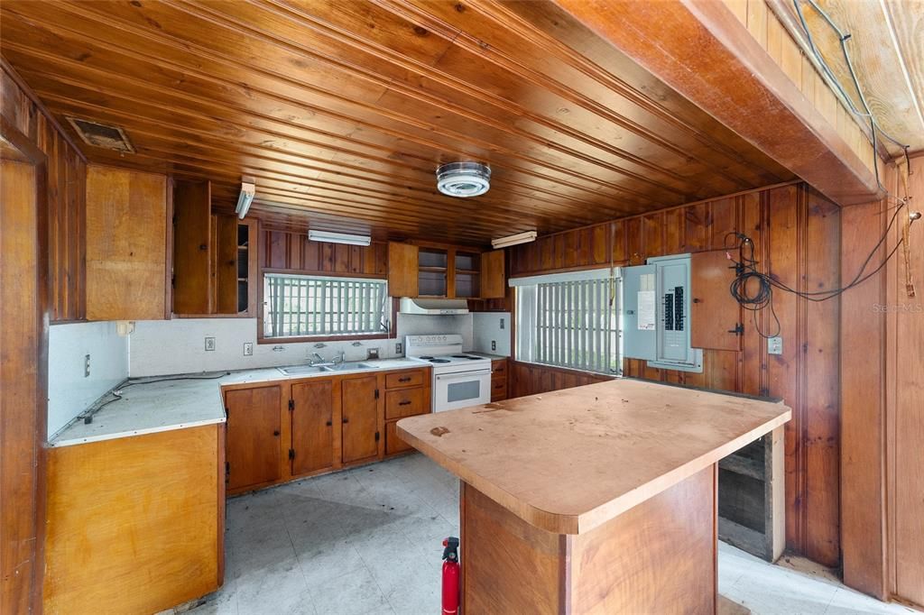 На продажу: $149,900 (3 спален, 2 ванн, 1248 Квадратных фут)