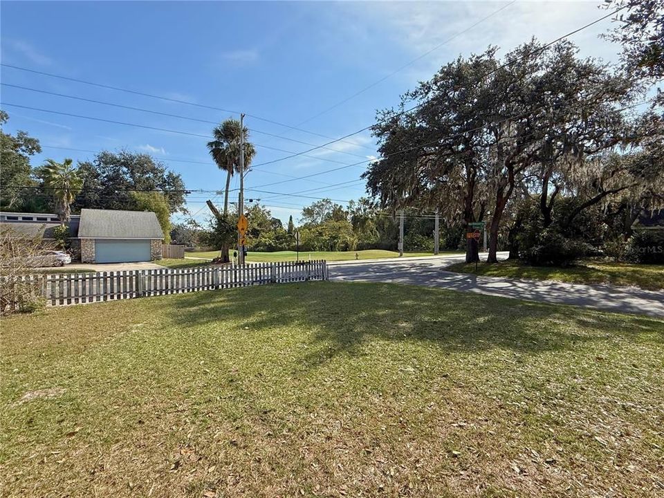 На продажу: $70,000 (0.17 acres)