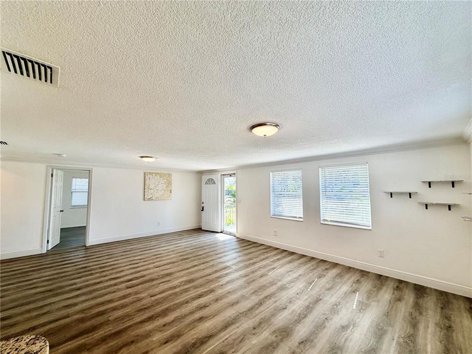 En Renta: $2,950 (3 camas, 2 baños, 1980 Pies cuadrados)