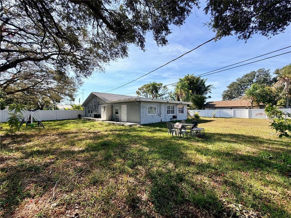 En Renta: $2,950 (3 camas, 2 baños, 1980 Pies cuadrados)