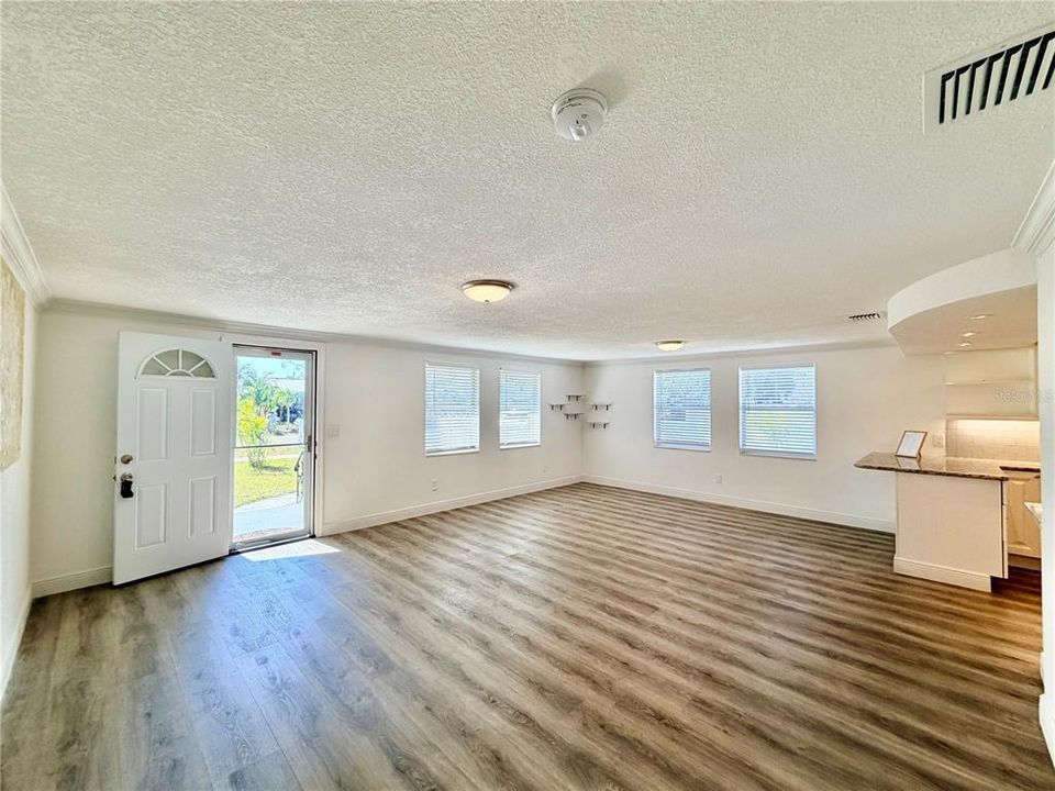 En Renta: $2,950 (3 camas, 2 baños, 1980 Pies cuadrados)