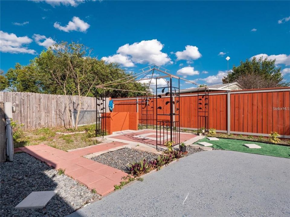 На продажу: $270,000 (3 спален, 2 ванн, 989 Квадратных фут)