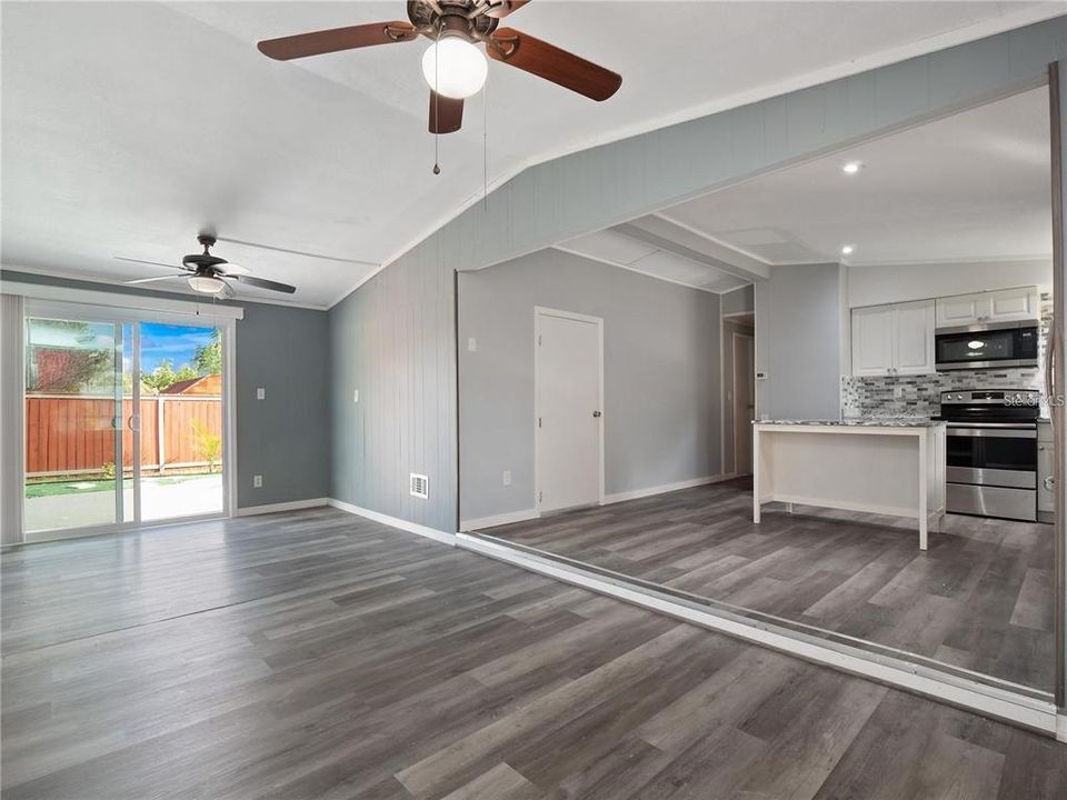 На продажу: $270,000 (3 спален, 2 ванн, 989 Квадратных фут)