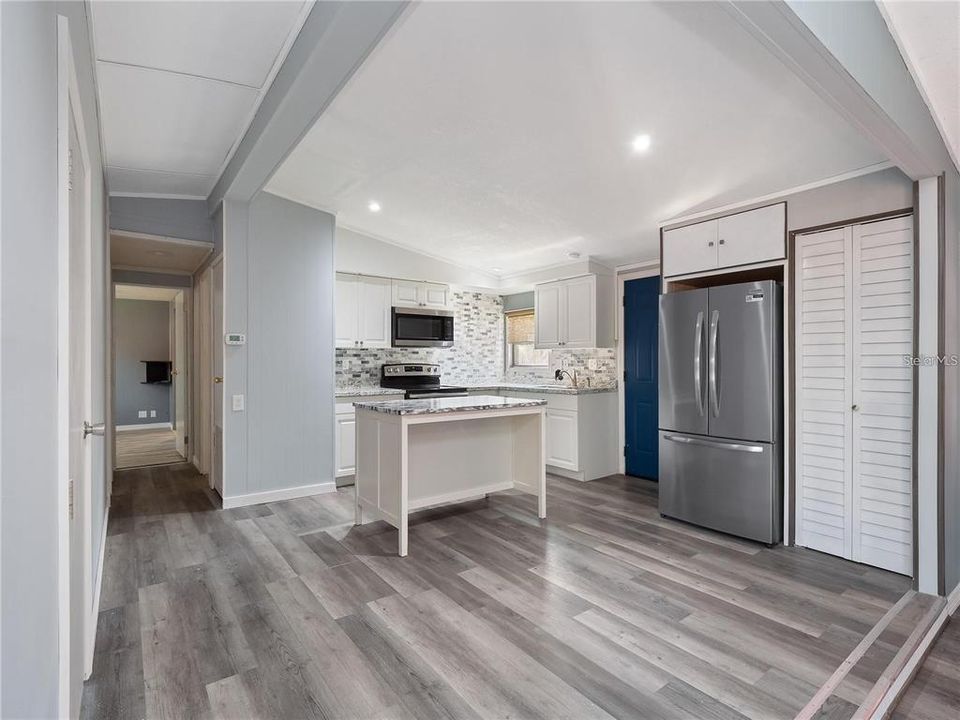 На продажу: $270,000 (3 спален, 2 ванн, 989 Квадратных фут)