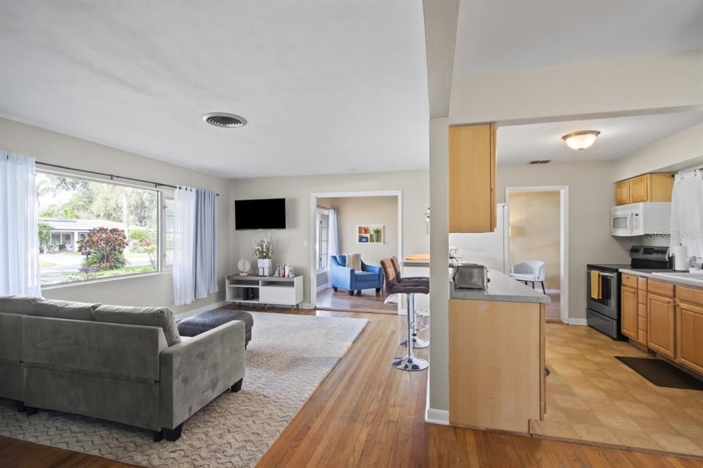 待售: $399,900 (2 贝兹, 1 浴室, 1336 平方英尺)