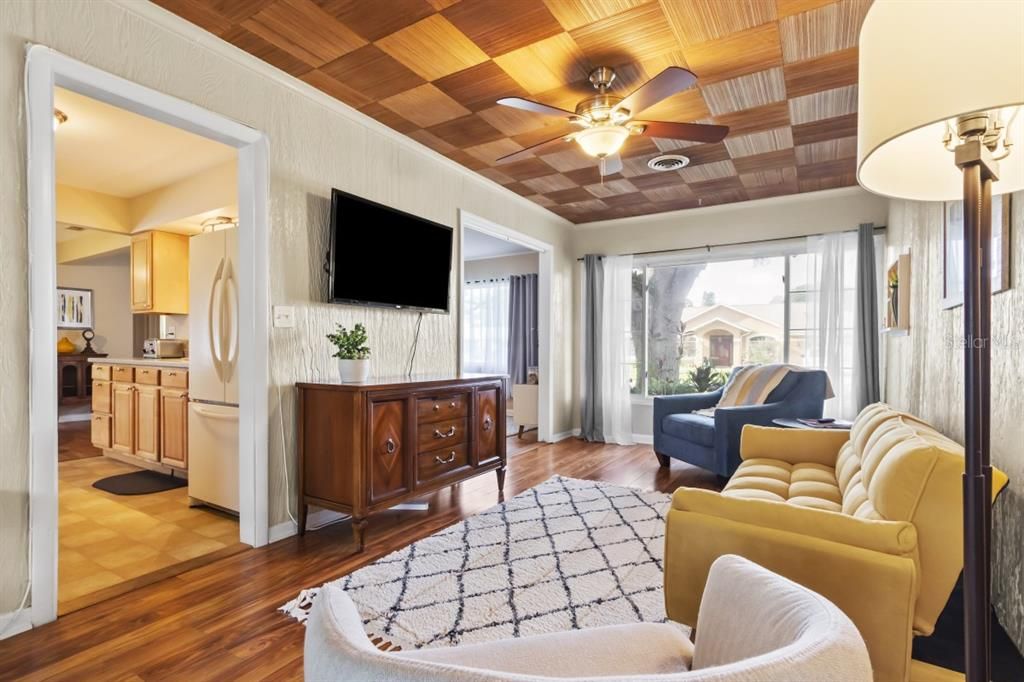 待售: $399,900 (2 贝兹, 1 浴室, 1336 平方英尺)