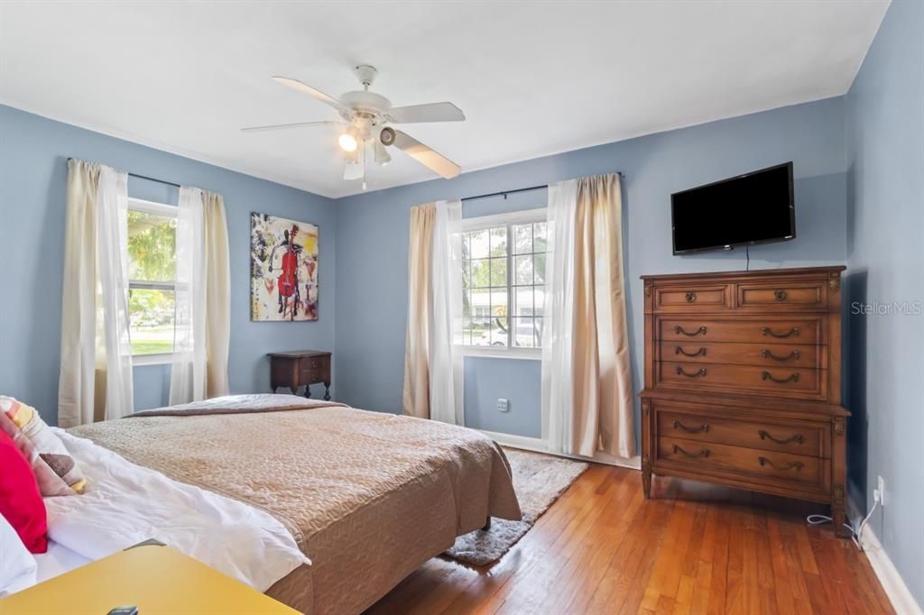 待售: $399,900 (2 贝兹, 1 浴室, 1336 平方英尺)