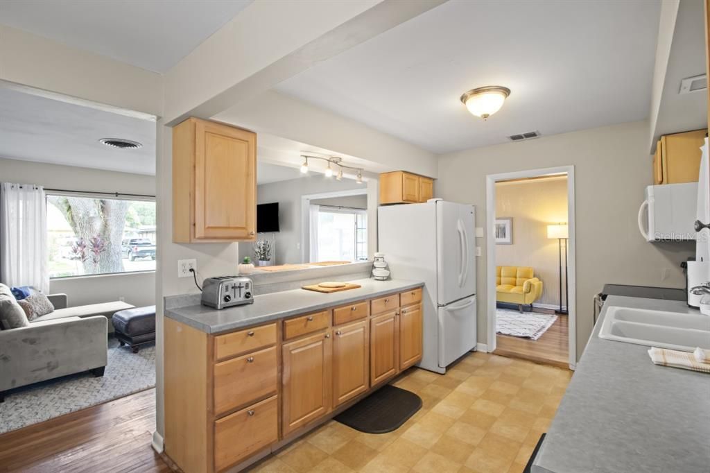 待售: $399,900 (2 贝兹, 1 浴室, 1336 平方英尺)