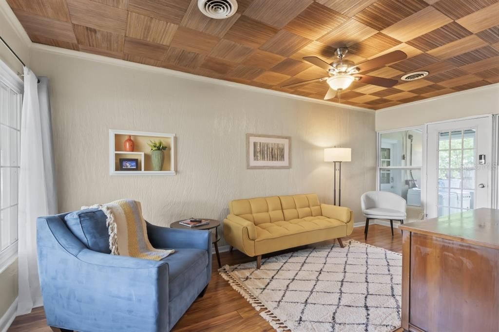 待售: $399,900 (2 贝兹, 1 浴室, 1336 平方英尺)