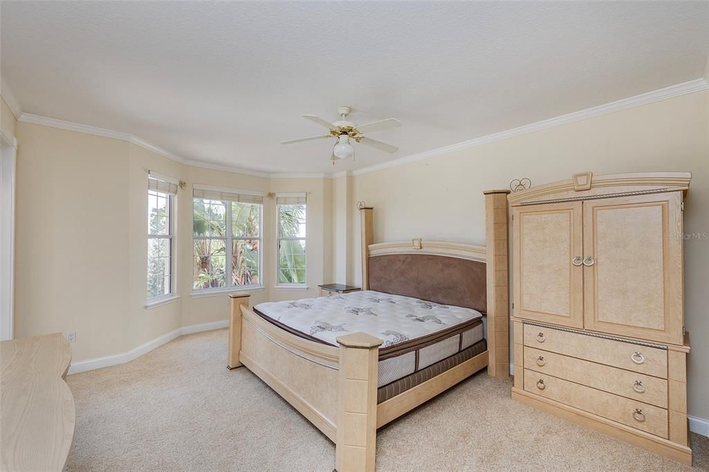 For Sale: $349,000 (2 beds, 2 baths, 1339 Square Feet)