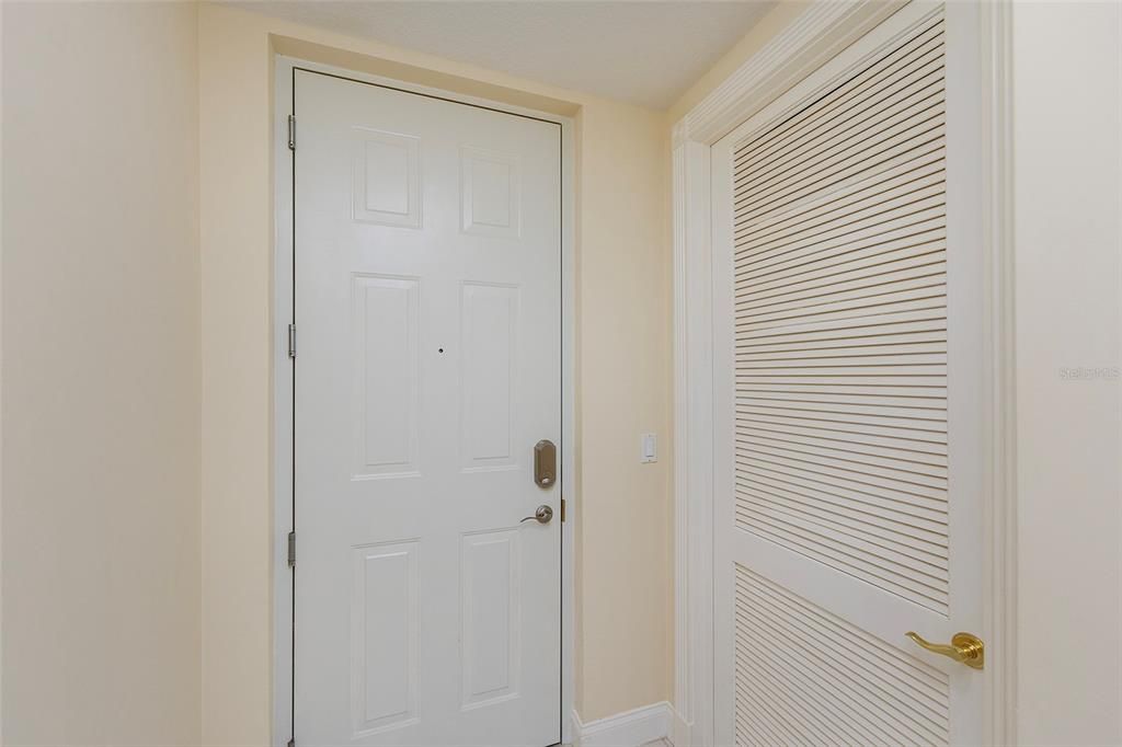 For Sale: $349,000 (2 beds, 2 baths, 1339 Square Feet)