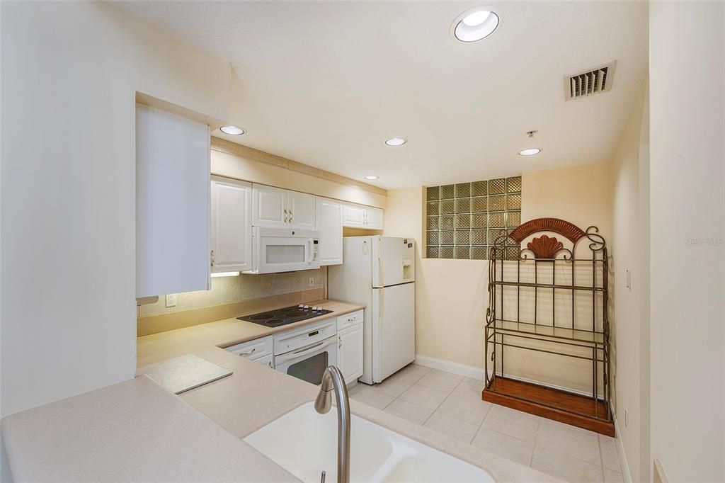 For Sale: $349,000 (2 beds, 2 baths, 1339 Square Feet)