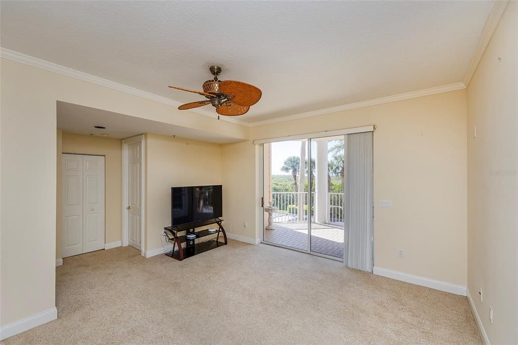 For Sale: $349,000 (2 beds, 2 baths, 1339 Square Feet)