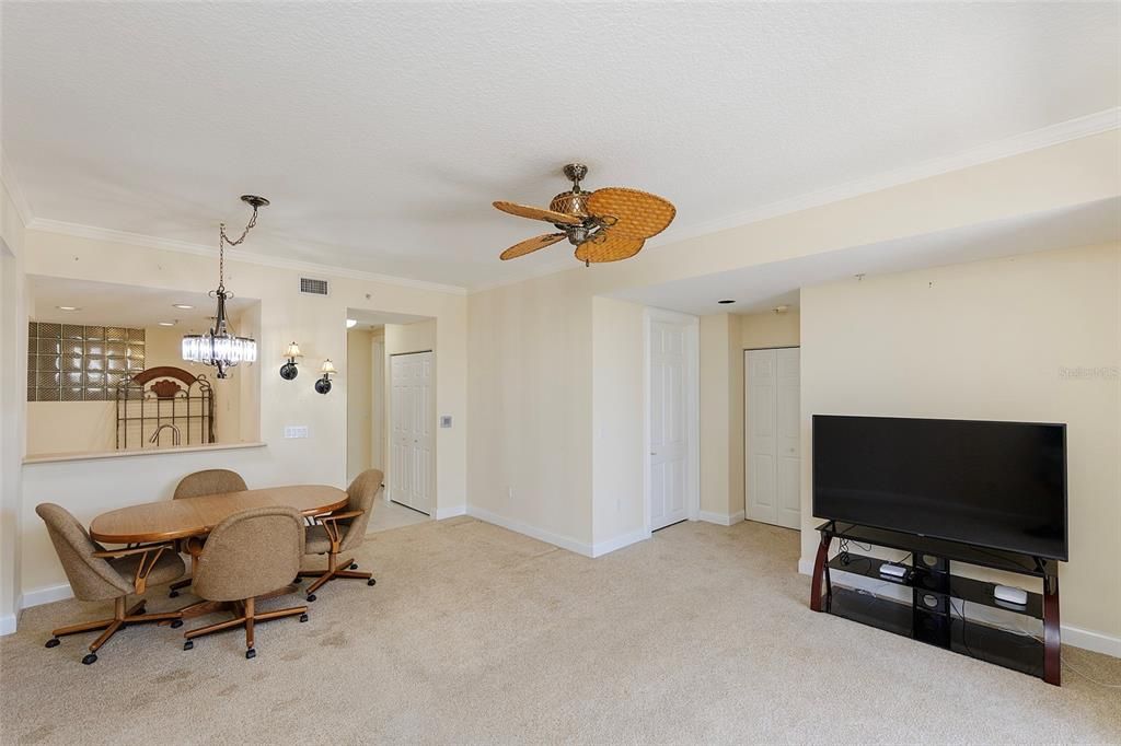 For Sale: $349,000 (2 beds, 2 baths, 1339 Square Feet)