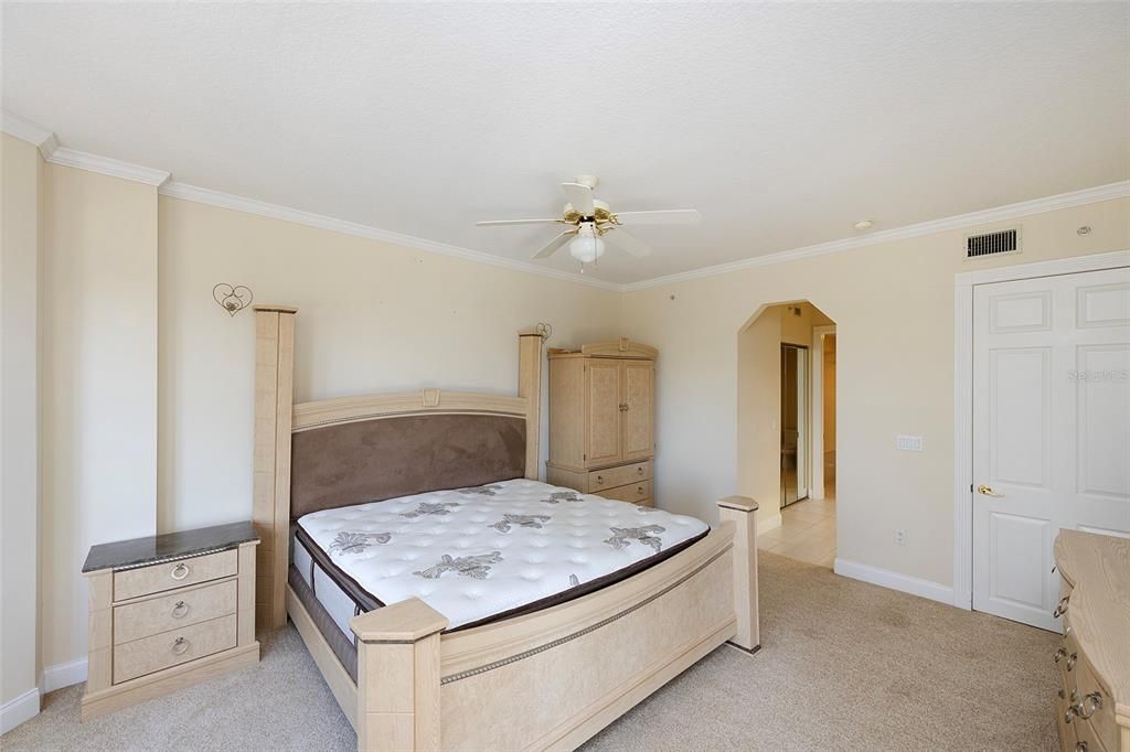 For Sale: $349,000 (2 beds, 2 baths, 1339 Square Feet)