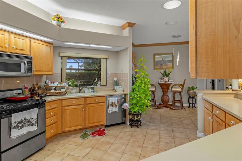 На продажу: $434,900 (4 спален, 2 ванн, 2697 Квадратных фут)