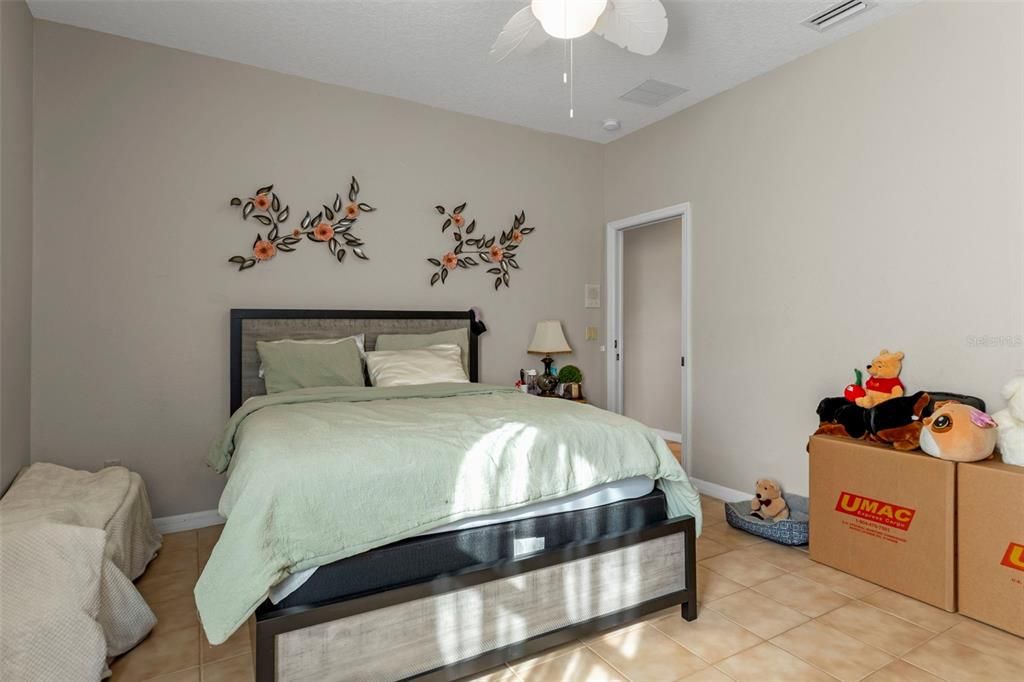 На продажу: $434,900 (4 спален, 2 ванн, 2697 Квадратных фут)