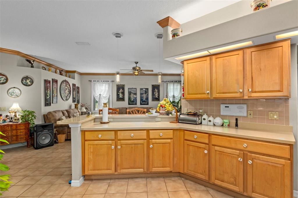 На продажу: $434,900 (4 спален, 2 ванн, 2697 Квадратных фут)