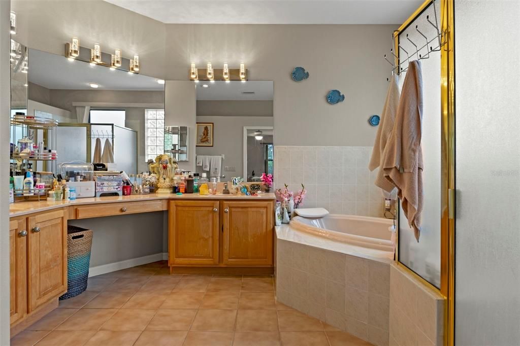 На продажу: $434,900 (4 спален, 2 ванн, 2697 Квадратных фут)