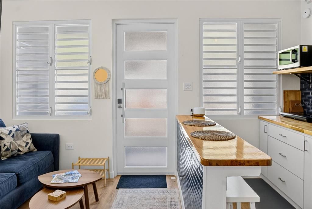 На продажу: $569,000 (2 спален, 2 ванн, 640 Квадратных фут)