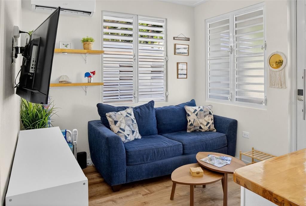 На продажу: $569,000 (2 спален, 2 ванн, 640 Квадратных фут)