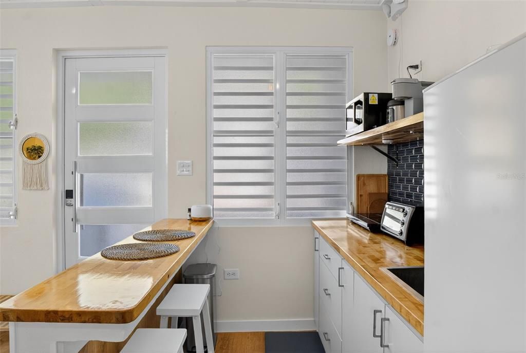 На продажу: $569,000 (2 спален, 2 ванн, 640 Квадратных фут)