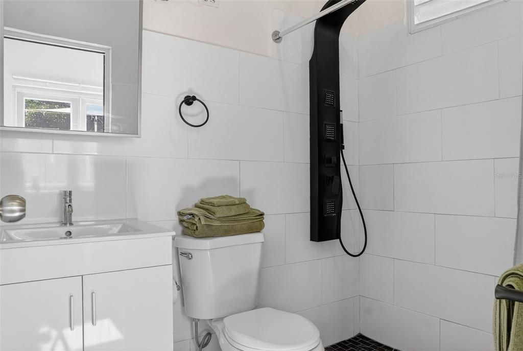 На продажу: $569,000 (2 спален, 2 ванн, 640 Квадратных фут)