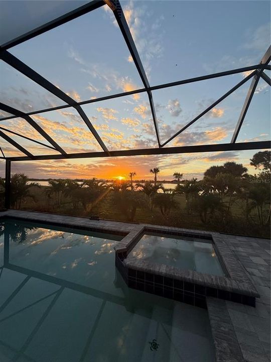 En Venta: $795,000 (4 camas, 2 baños, 2607 Pies cuadrados)