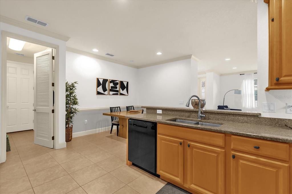 На продажу: $365,000 (3 спален, 2 ванн, 1900 Квадратных фут)