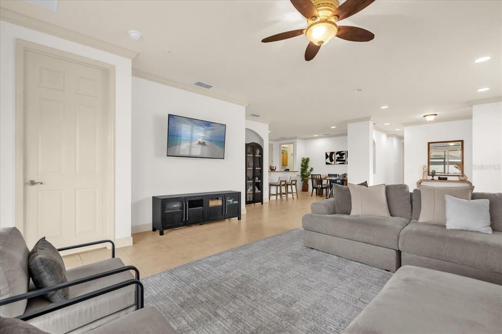 На продажу: $365,000 (3 спален, 2 ванн, 1900 Квадратных фут)