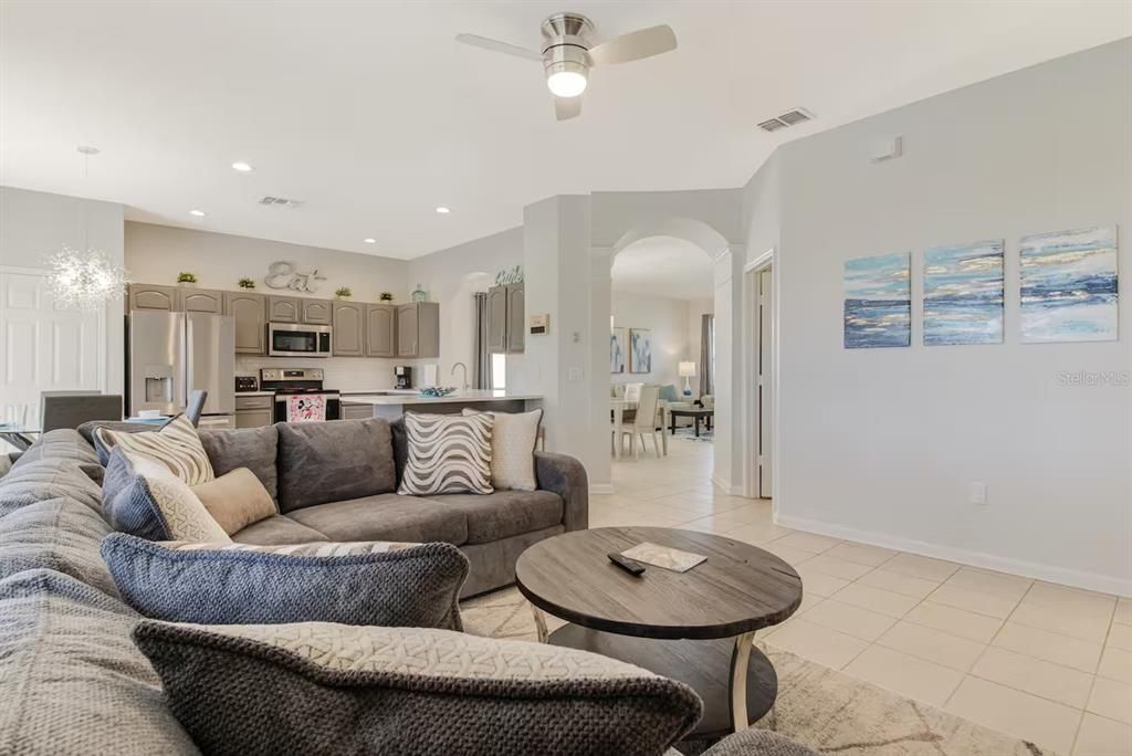 待售: $849,000 (6 贝兹, 4 浴室, 2812 平方英尺)