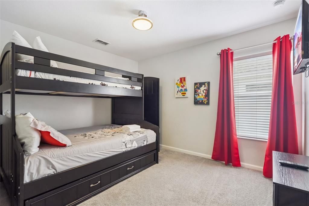 待售: $849,000 (6 贝兹, 4 浴室, 2812 平方英尺)