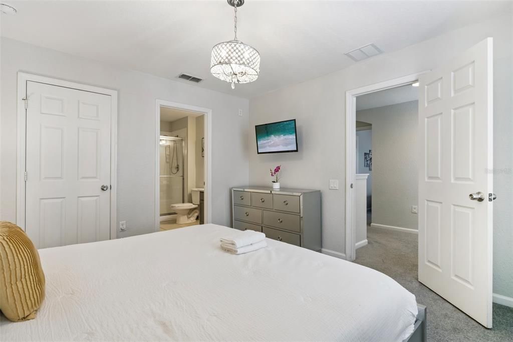 待售: $849,000 (6 贝兹, 4 浴室, 2812 平方英尺)